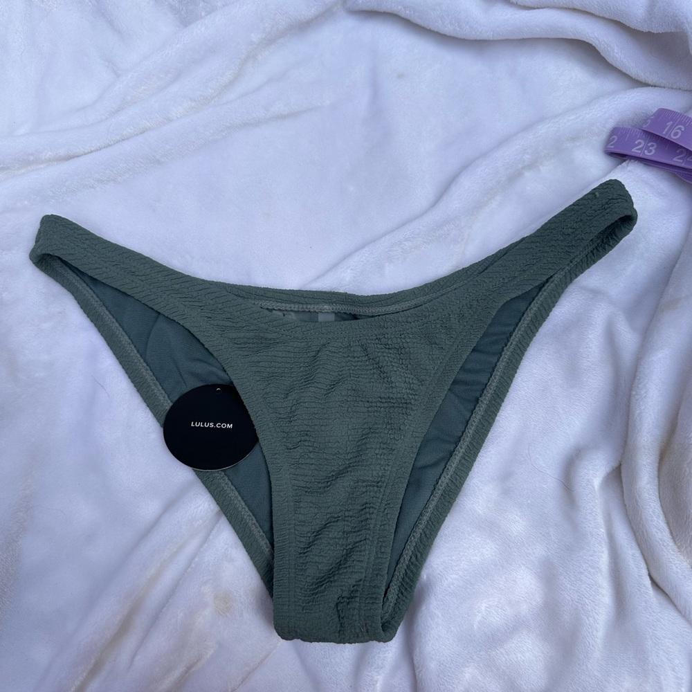 NWT Lulu’s bikini bottoms in gray/green. ‎ Size Large.